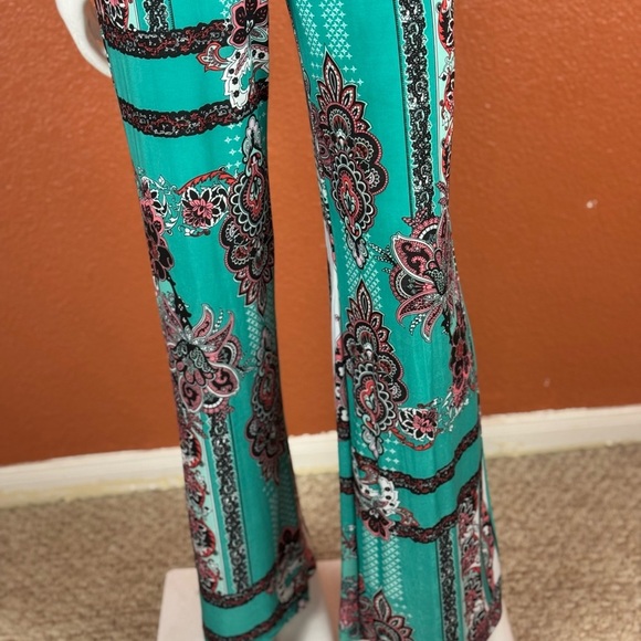 Flirty Pink Women's Paisley Jumpsuit in Teal and Pink Size Small. B32 - Picture 10 of 15